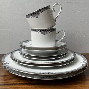 Noritake Squirewood 4013 Fine China 10-Piece Set Platinum Trim Floral Border